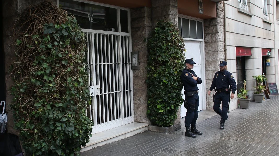 Policía a las puertas de la casa de Jordi Pujol