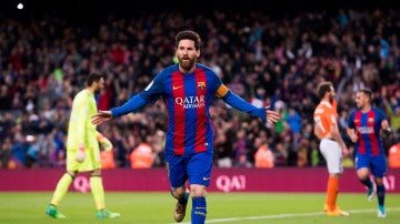 Leo Messi celebra el 1-0 ante Osasuna