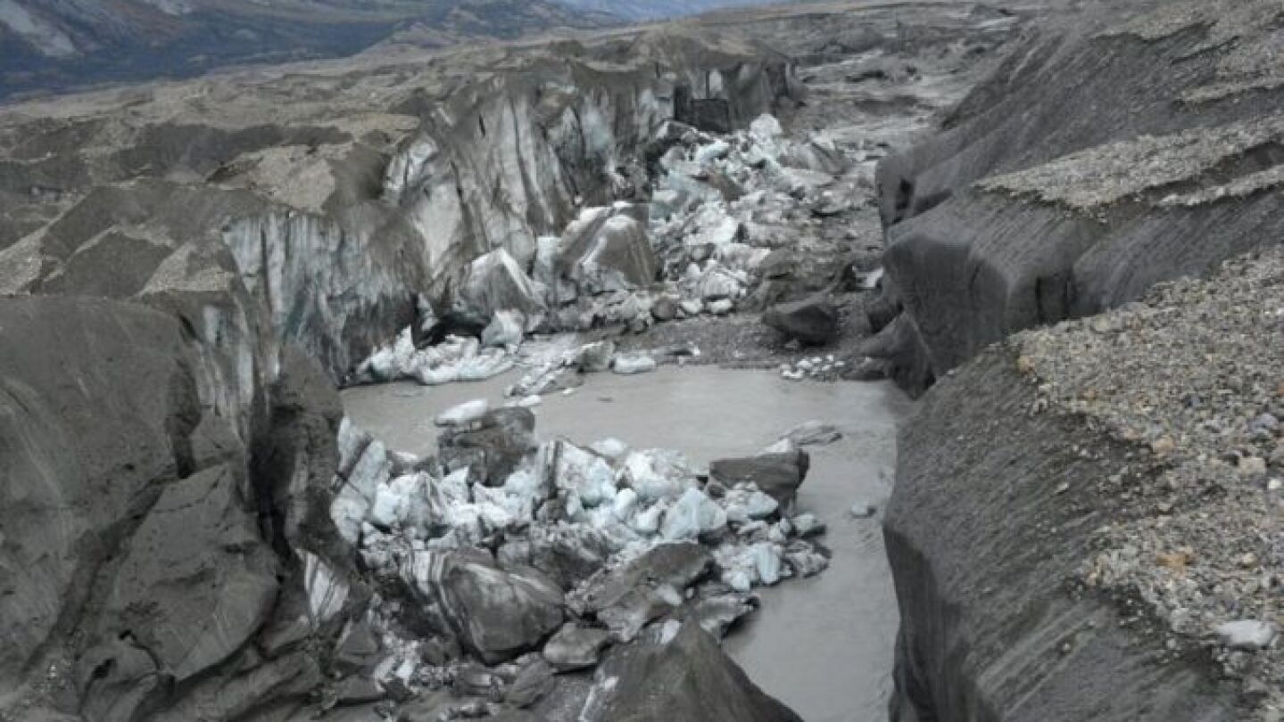 Imagen del r&iacute;o Slims, en Canad&aacute;, tras secarse