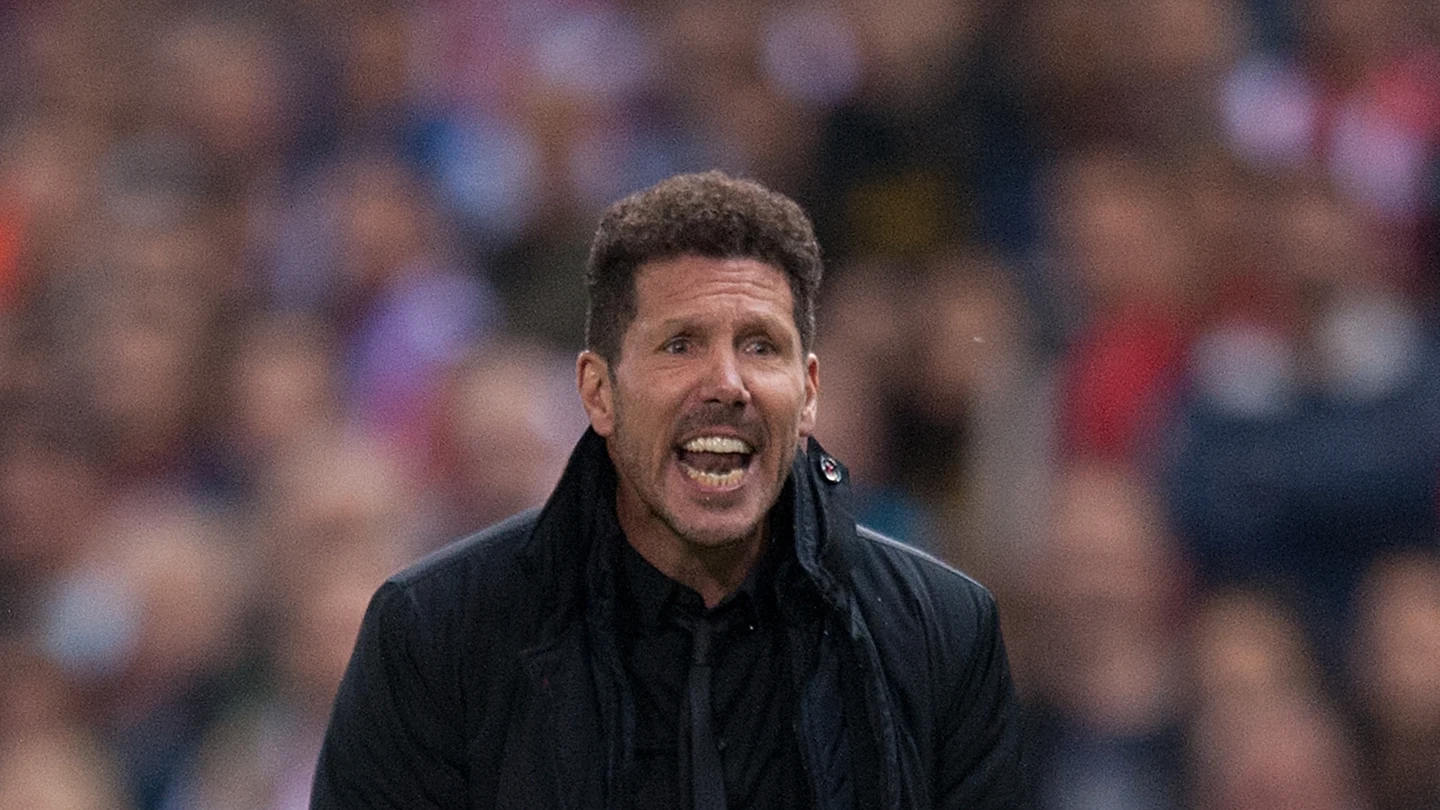 Simeone da instrucciones a su equipo en el duelo ante el Villarreal Simeone da instrucciones a su equipo en el duelo ante el Villarreal