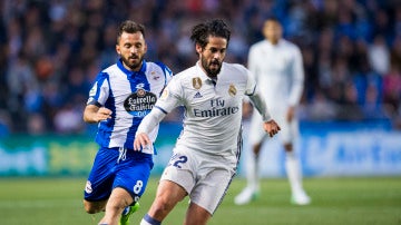 Isco controlando el balón