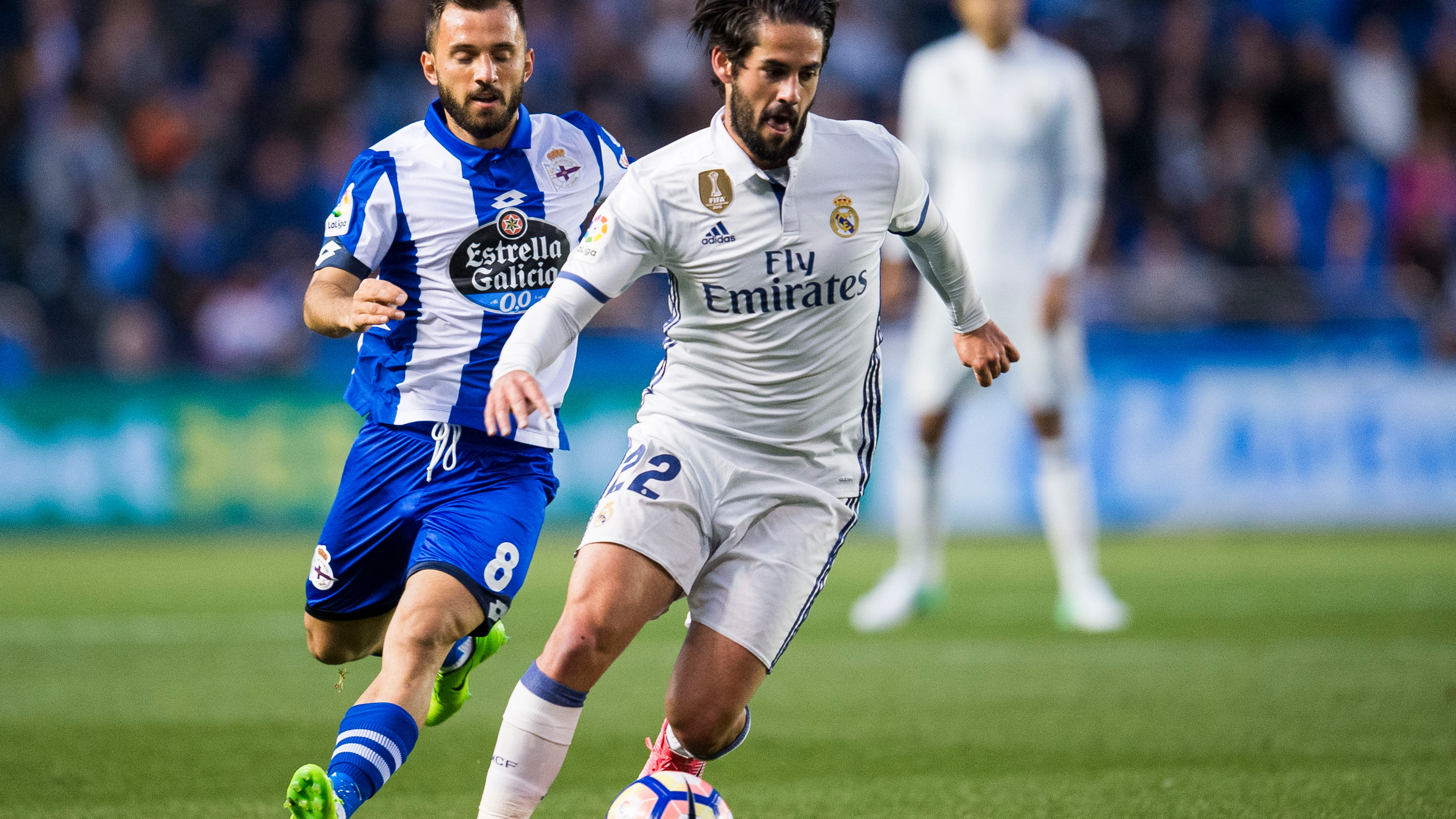 Isco controlando el balón