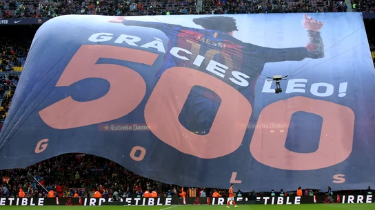 Pancarta gigante por los 500 goles de Messi en el Camp Nou Pancarta gigante por los 500 goles de Messi en el Camp Nou
