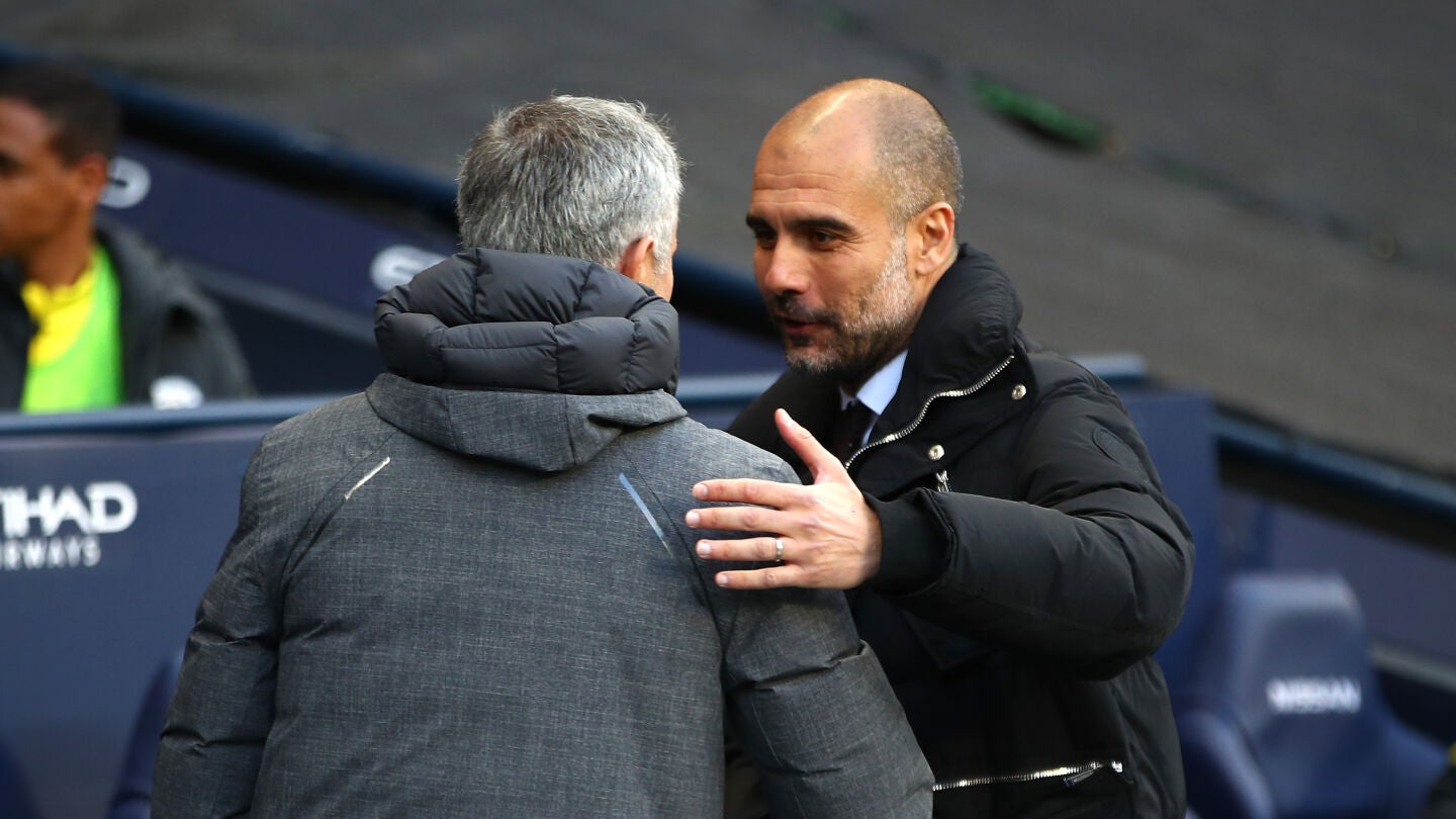 Afectuoso saludo entre Mourinho y Guardiola antes del partido