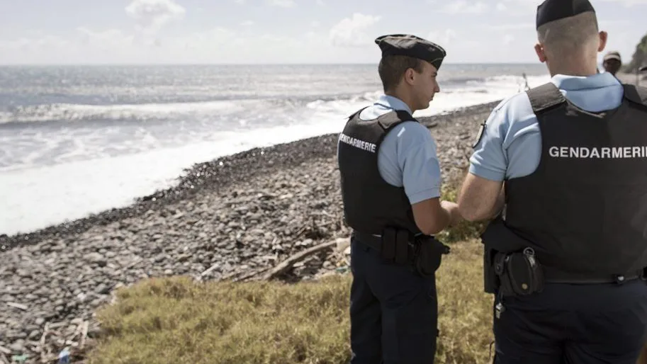 Imagen de archivo de varios gendarmes en Isla de Reunión