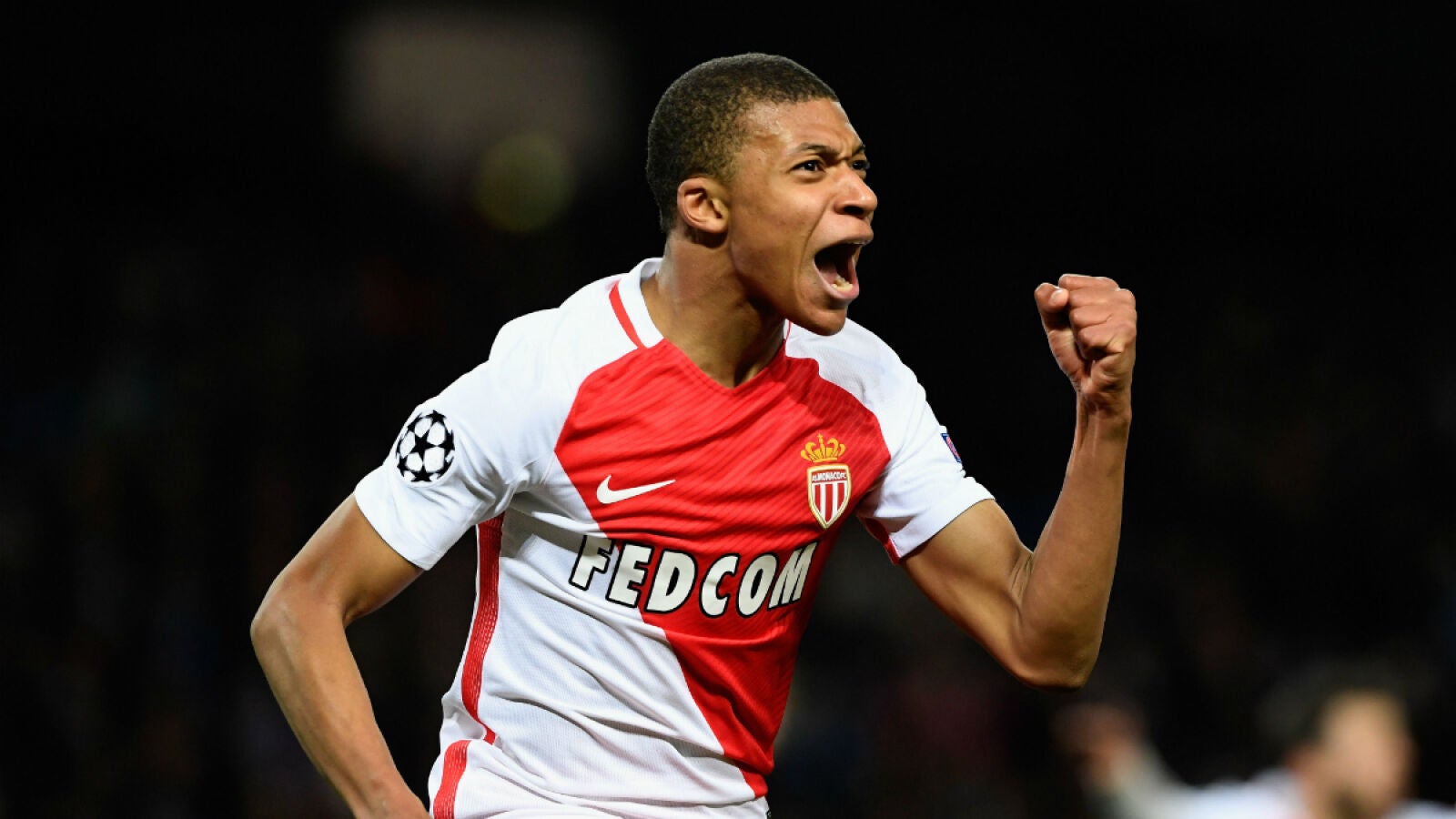 Mbapp&eacute; celebra un gol