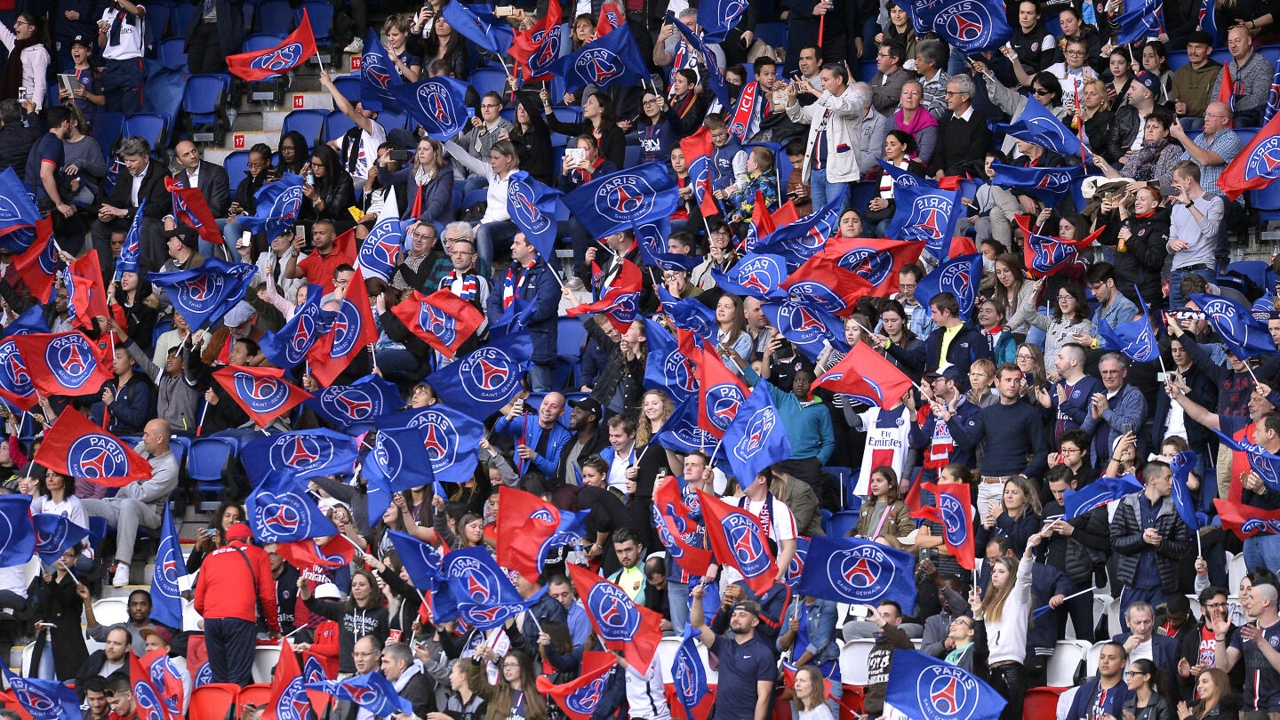 Aficionados del PSG durante un partido
