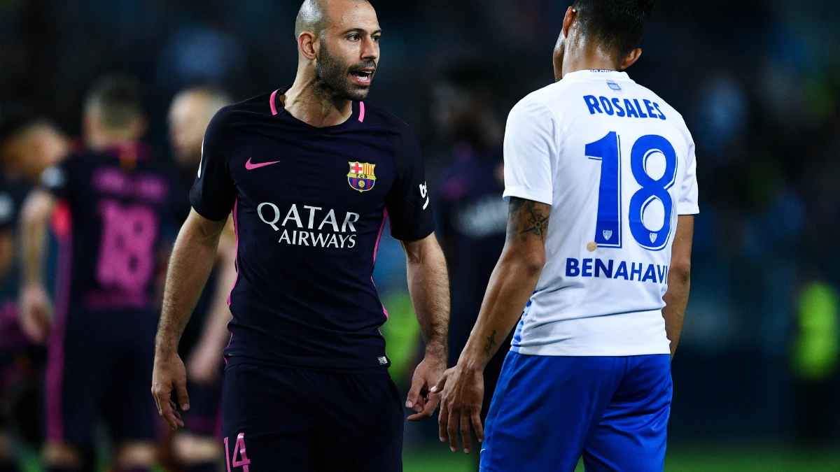 Mascherano se enfrenta a Rosales