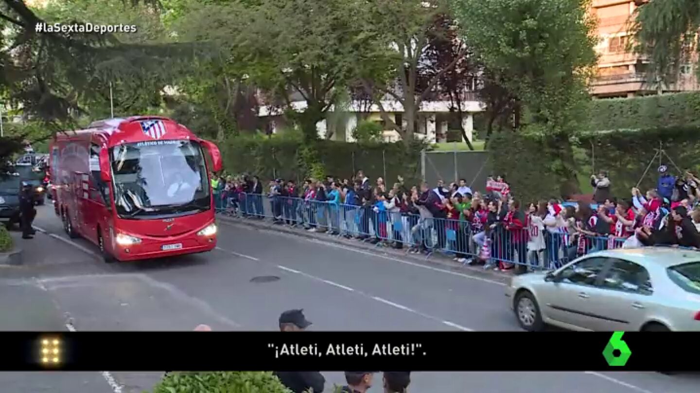 La afici&oacute;n del Atl&eacute;tico, en el hotel de cnoncetraci&oacute;n