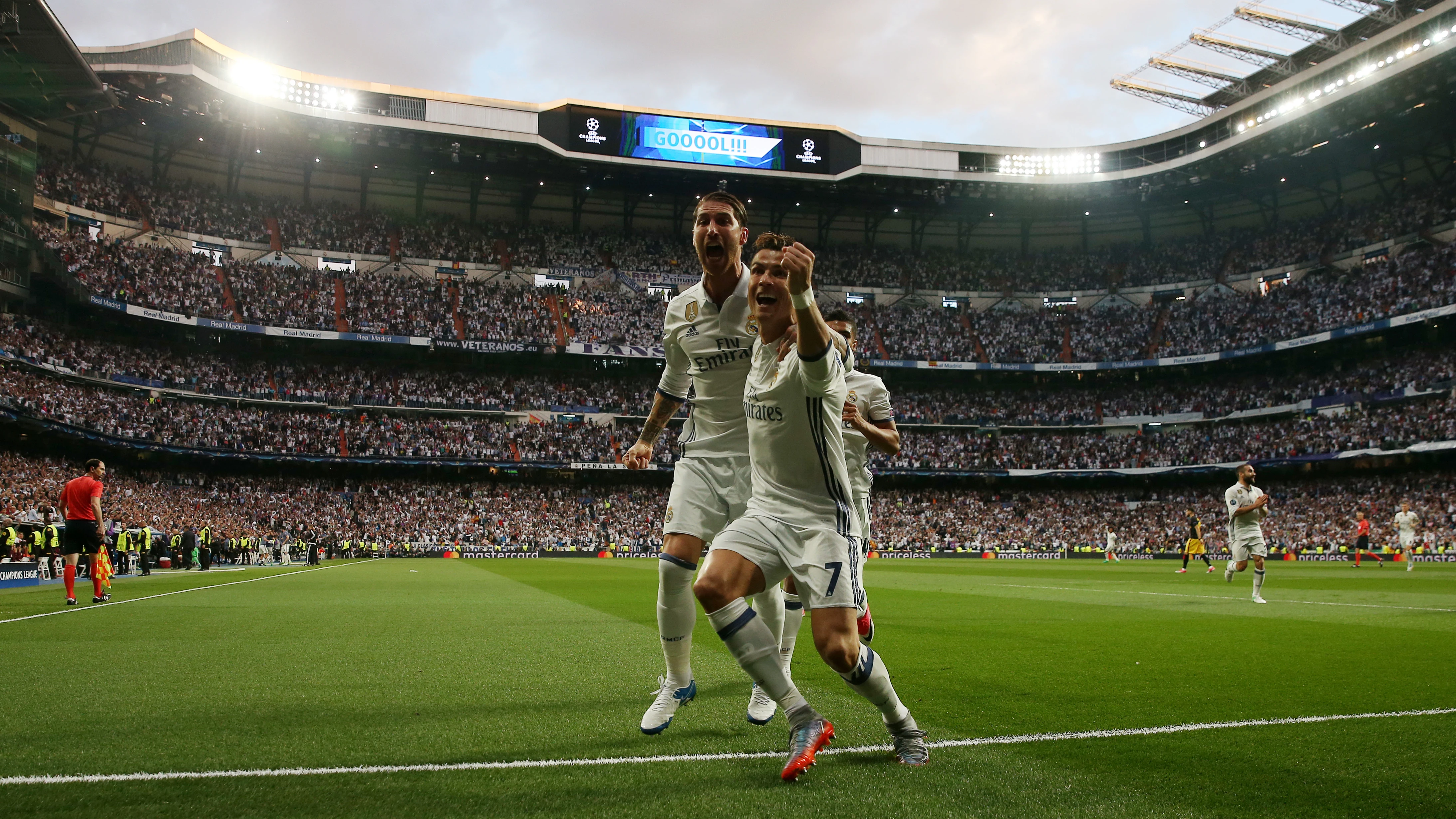 Sergio Ramos y Cristiano Ronaldo celebran el gol del portugués Sergio Ramos y Cristiano Ronaldo celebran el gol del portugués