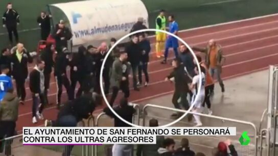 Frame 8.185714 de: El Ayuntamiento de San Fernando se personar&aacute; contra los ultras del Alcal&aacute; que agredieron a sus jugadores