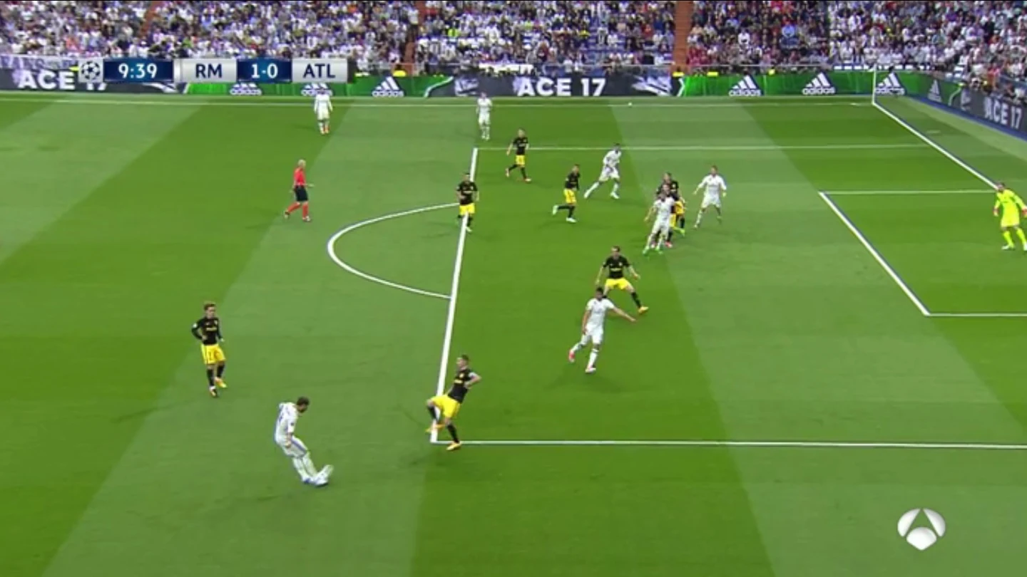 Fuera de juego de Cristiano en el centro previo al del gol Fuera de juego de Cristiano en el centro previo al del gol
