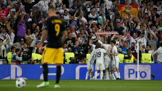 Los jugadores del Real Madrid celebran el gol de Cristiano Los jugadores del Real Madrid celebran el gol de Cristiano