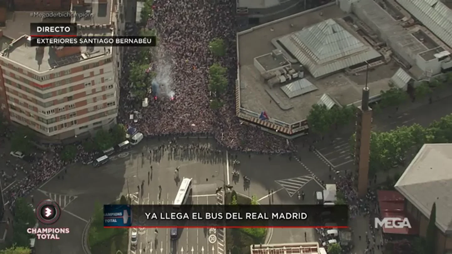 Frame 101.028571 de: Así llegaron Real Madrid y Atlético al estadio Santiago Bernabéu antes del derbi Frame 101.028571 de: Así llegaron Real Madrid y Atlético al estadio Santiago Bernabéu antes del derbi