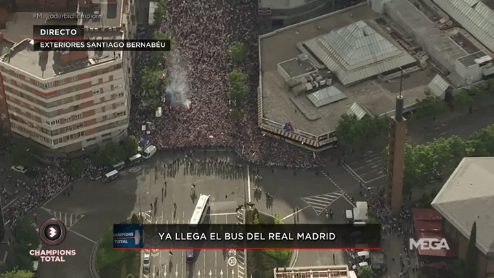 Frame 101.028571 de: Así llegaron Real Madrid y Atlético al estadio Santiago Bernabéu antes del derbi Frame 101.028571 de: Así llegaron Real Madrid y Atlético al estadio Santiago Bernabéu antes del derbi