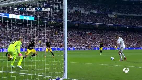 Frame 64.907141 de: Cristiano logra el 'hat-trick' ante el Atlético tras una gran incursión de Lucas Vázquez en el área Frame 64.907141 de: Cristiano logra el 'hat-trick' ante el Atlético tras una gran incursión de Lucas Vázquez en el área