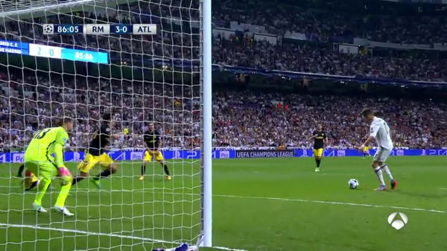 Frame 64.907141 de: Cristiano logra el 'hat-trick' ante el Atl&eacute;tico tras una gran incursi&oacute;n de Lucas V&aacute;zquez en el &aacute;rea