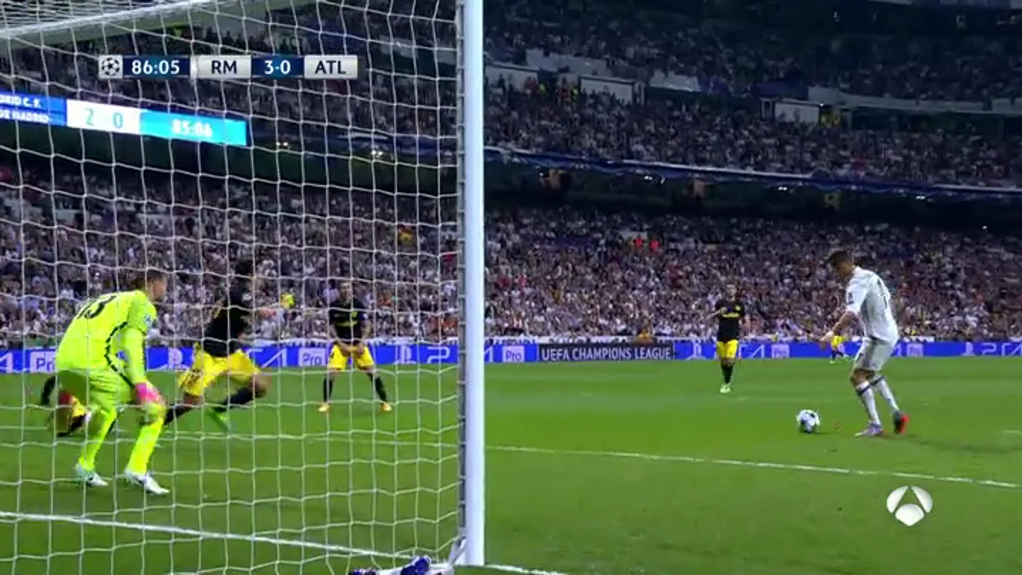 Frame 64.907141 de: Cristiano logra el 'hat-trick' ante el Atlético tras una gran incursión de Lucas Vázquez en el área Frame 64.907141 de: Cristiano logra el 'hat-trick' ante el Atlético tras una gran incursión de Lucas Vázquez en el área