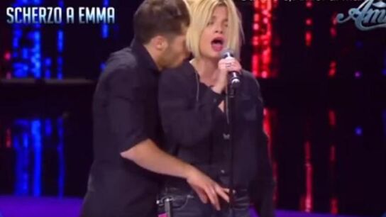 Emma Marrone sufre un abuso sexual mientras ensaya en la televisi&oacute;n italiana