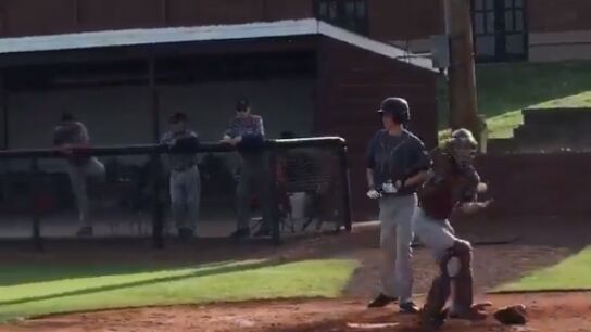 Luke Terry, jugando al b&eacute;isbol