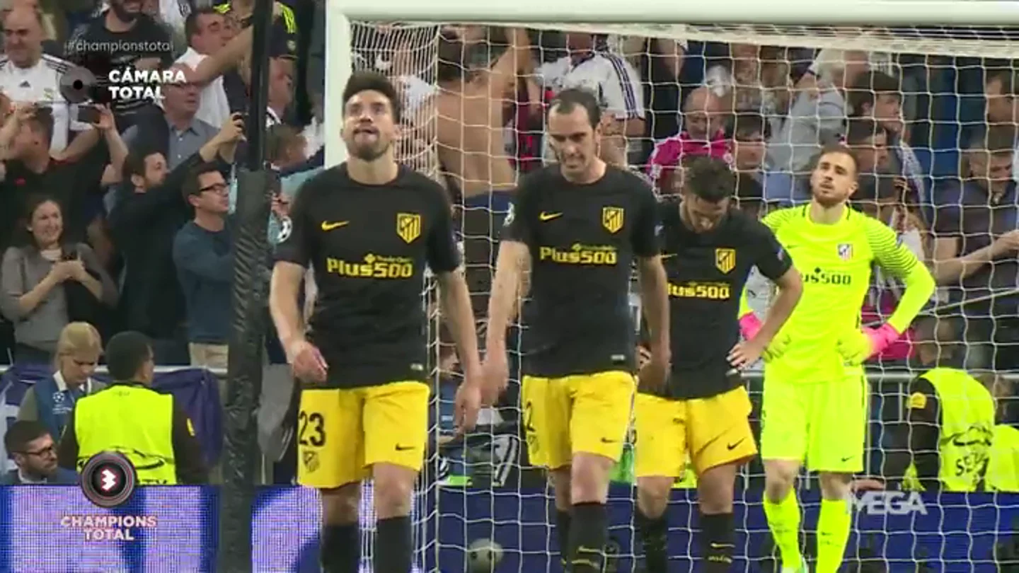 Frame 10.072857 de: Los jugadores del Atlético y Simeone, hundidos con el 3-0 del Real Madrid Frame 10.072857 de: Los jugadores del Atlético y Simeone, hundidos con el 3-0 del Real Madrid