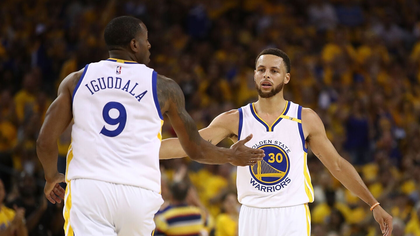 Curry celebra una canasta ante Utah Jazz