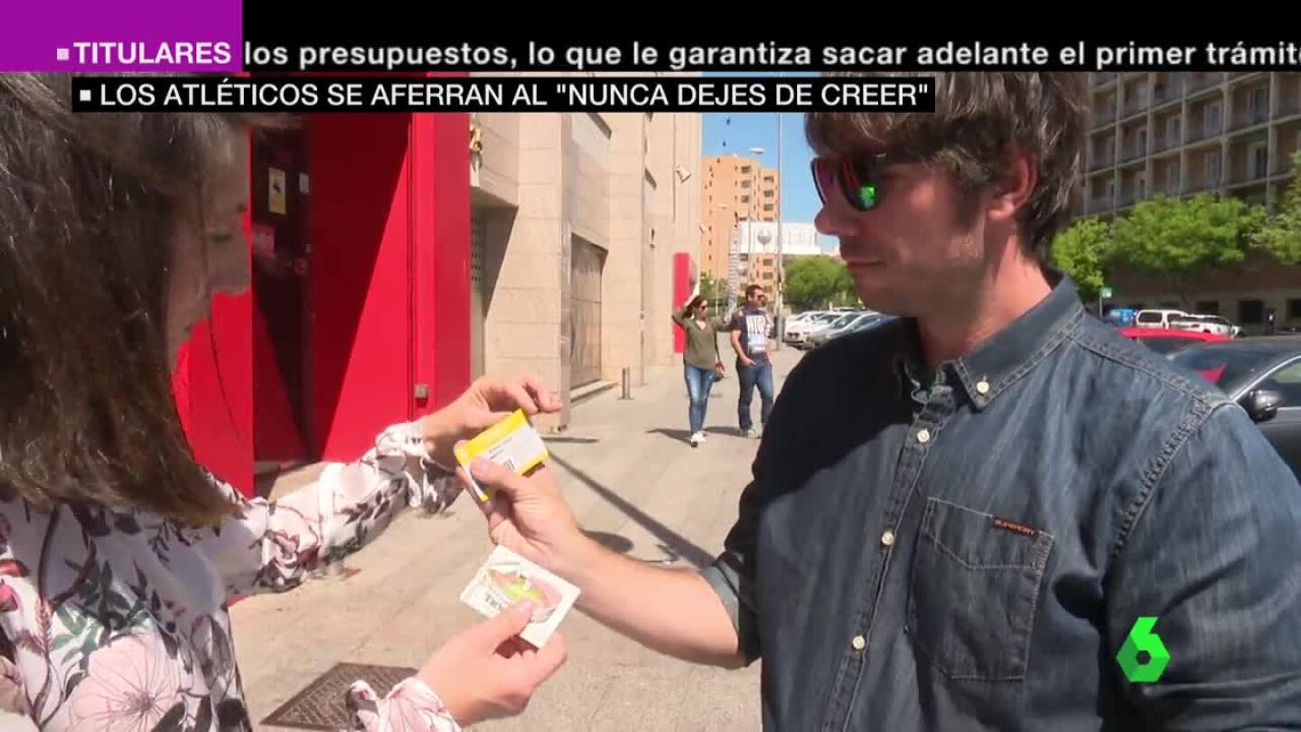 Un aficionado del Atl&eacute;tico, en los aleda&ntilde;os del Calder&oacute;n