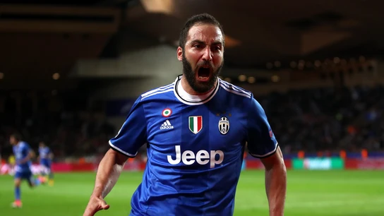 Gonzalo Higuaín celebra su gol contra el Mónaco Gonzalo Higuaín celebra su gol contra el Mónaco