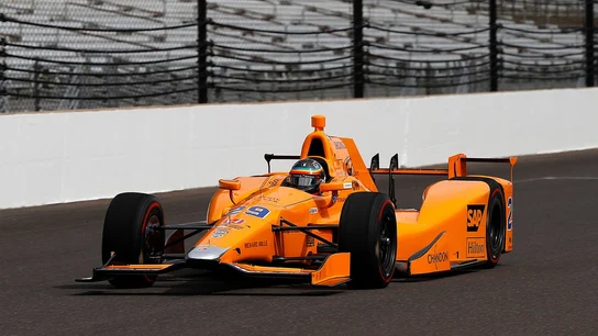 Fernando Alonso, dando sus primeras vueltas al óvalo de Indianápolis Fernando Alonso, dando sus primeras vueltas al óvalo de Indianápolis