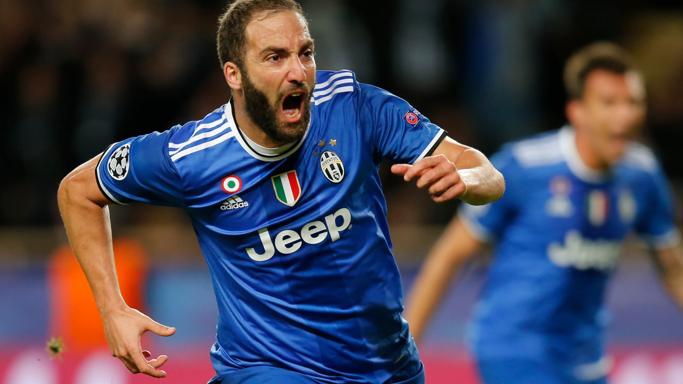 Higuaín, desatado, celebra el 0-1 ante el Mónaco