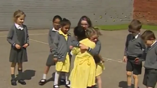 El recibimiento a una niña con su nueva prótesis El recibimiento a una niña con su nueva prótesis