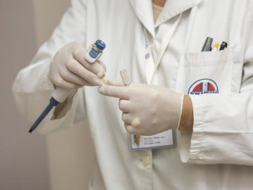 Un médico trabajando Un médico trabajando