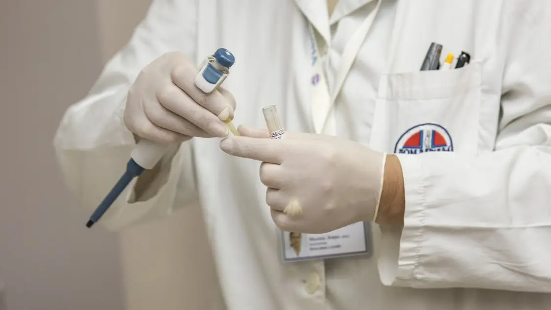 Un médico trabajando