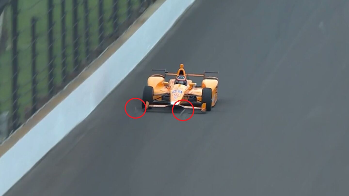 Alonso desintegra a dos p&aacute;jaros