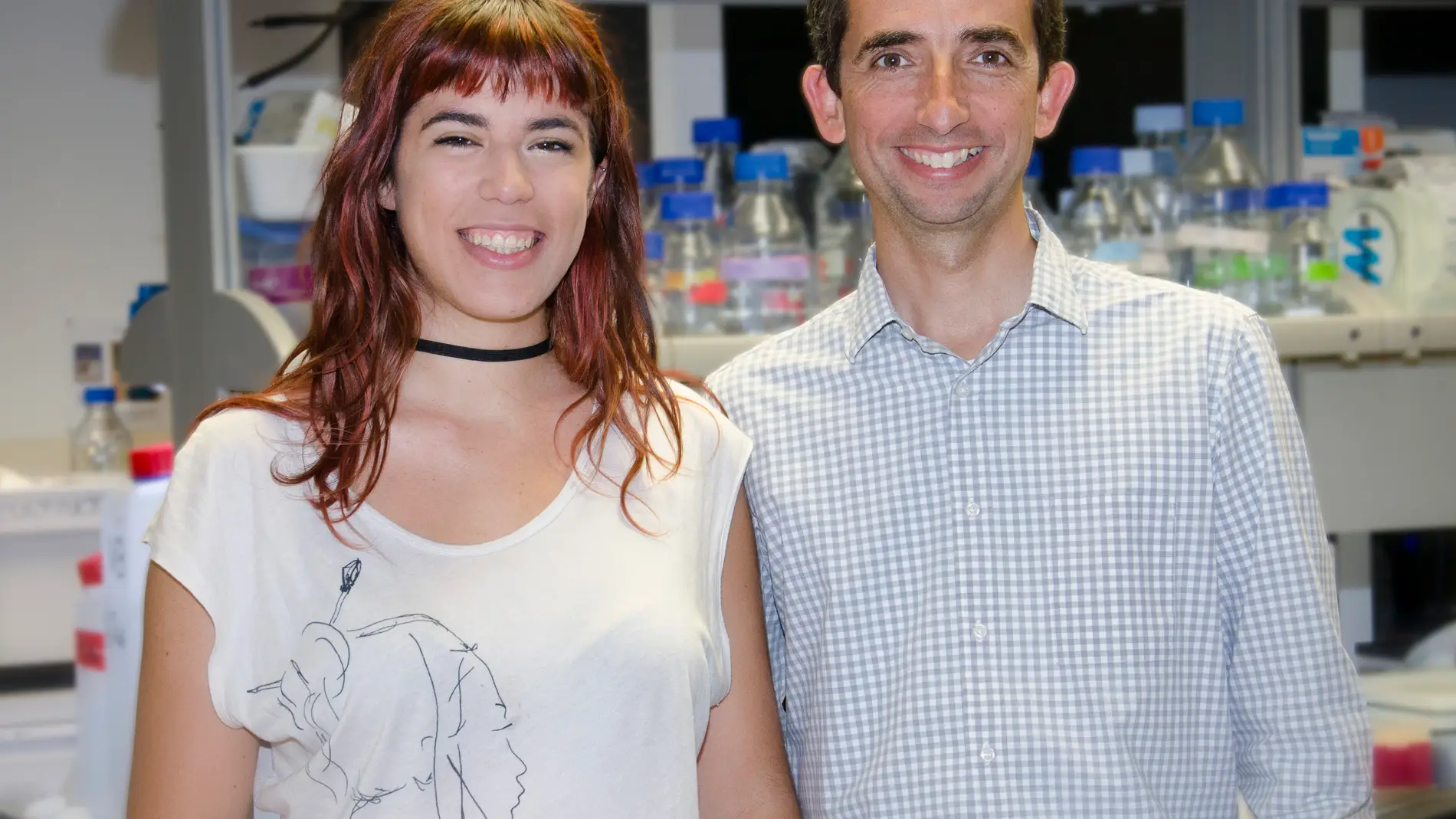 Como se forman los surcos que aumentan la superficie de la corteza cerebral