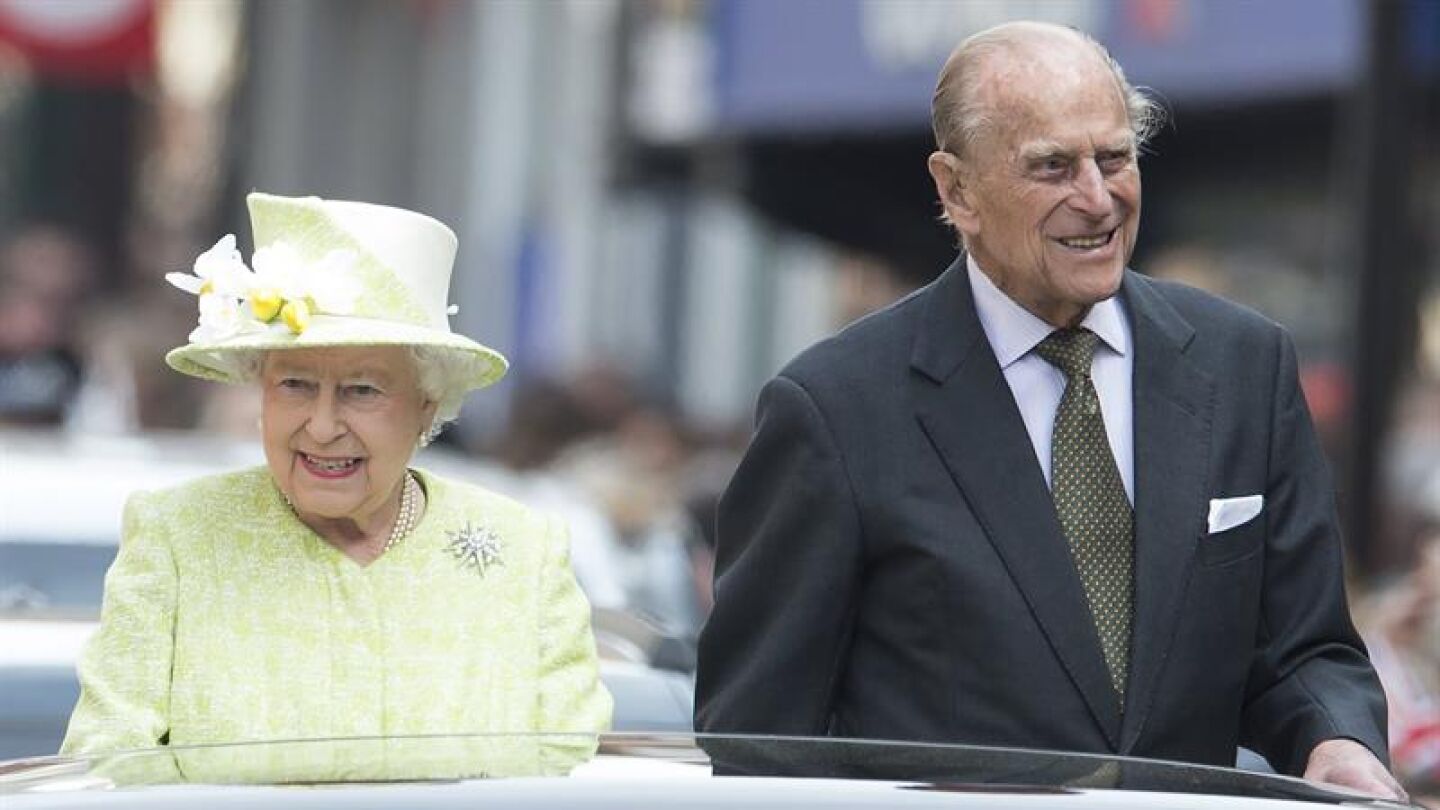 La reina Isabel II y su marido Felipe de Edimburgo