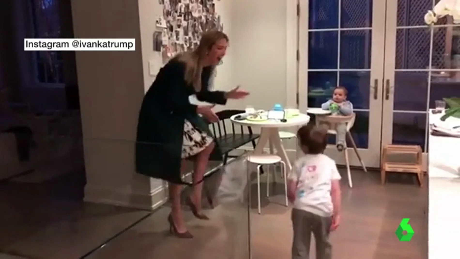 Ivanka Trump baila con su hijo