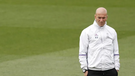 Zidane, en el entrenamiento del Real Madrid en Valdebebas Zidane, en el entrenamiento del Real Madrid en Valdebebas