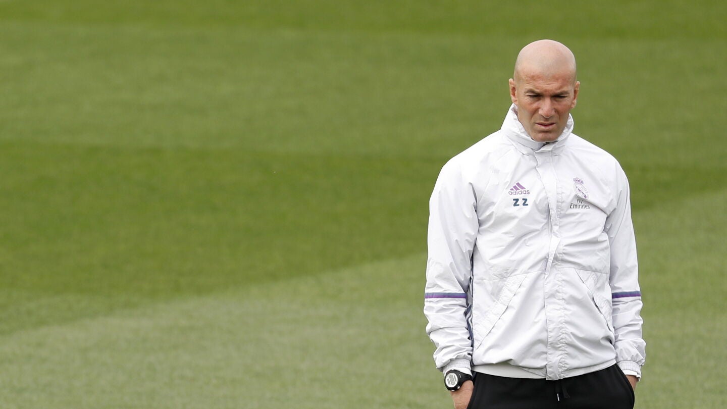Zidane, en el entrenamiento del Real Madrid en Valdebebas