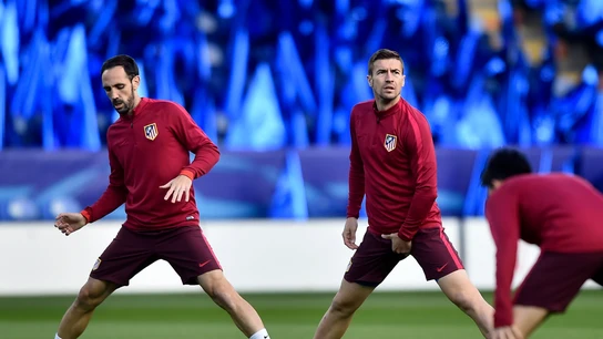 Juanfran y Gabi, durante un entrenamiento con el Atlético de Madrid Juanfran y Gabi, durante un entrenamiento con el Atlético de Madrid