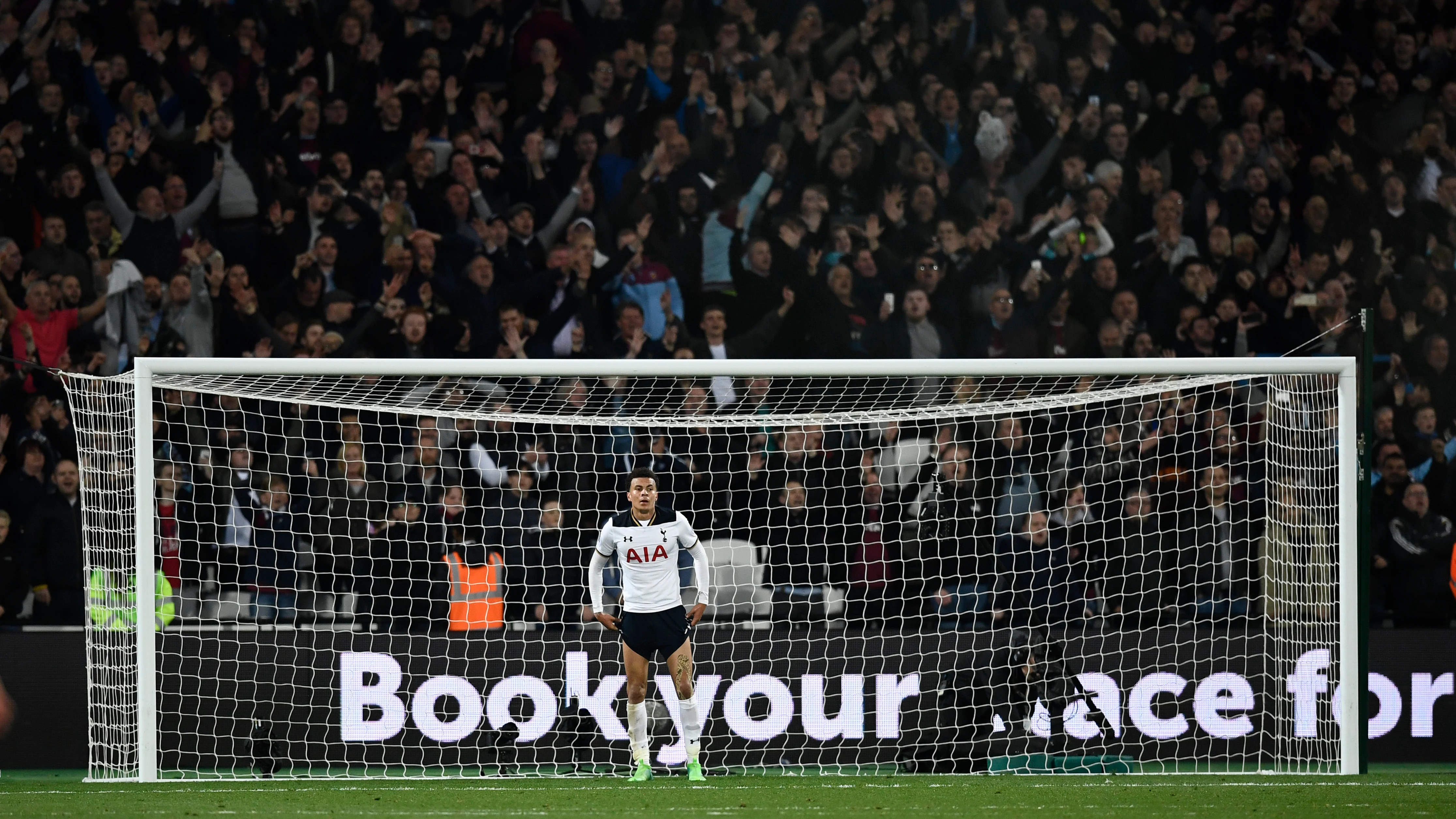 Dele Alli, en soledad tras la derrota ante el West Ham Dele Alli, en soledad tras la derrota ante el West Ham
