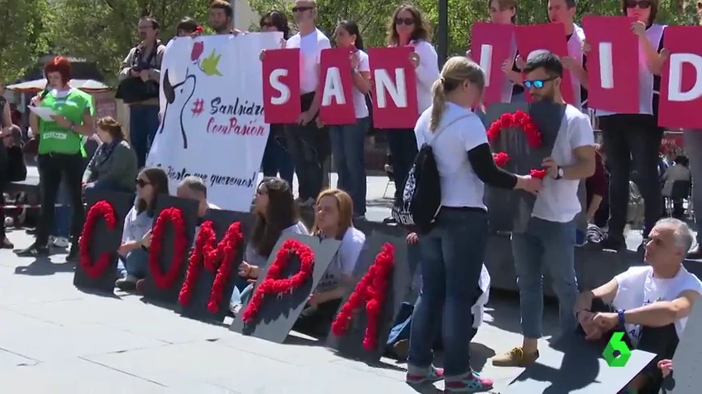 PACMA se concentra en Madrid para reivindicar un San Isidro "más compasivo" y evitar la muerte de 210 toros PACMA se concentra en Madrid para reivindicar un San Isidro "más compasivo" y evitar la muerte de 210 toros