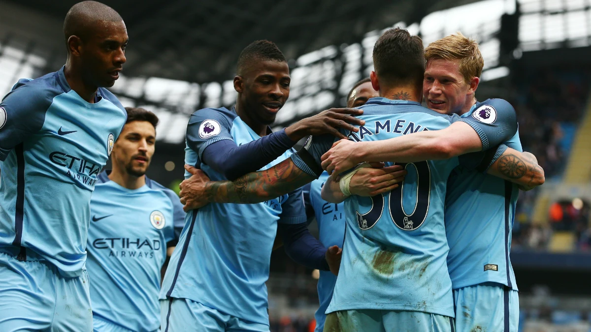 Los jugadores del Manchester City celebran un gol