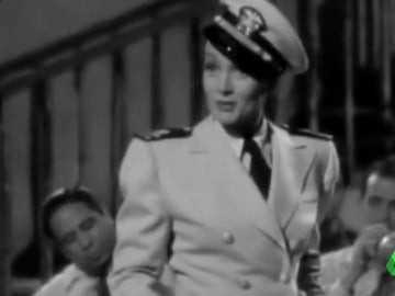 Frame 15.267708 de: Marlene Dietrich, un símbolo del rechazo al nazismo que fumó y llevó pantalones ante la cámara Frame 15.267708 de: Marlene Dietrich, un símbolo del rechazo al nazismo que fumó y llevó pantalones ante la cámara