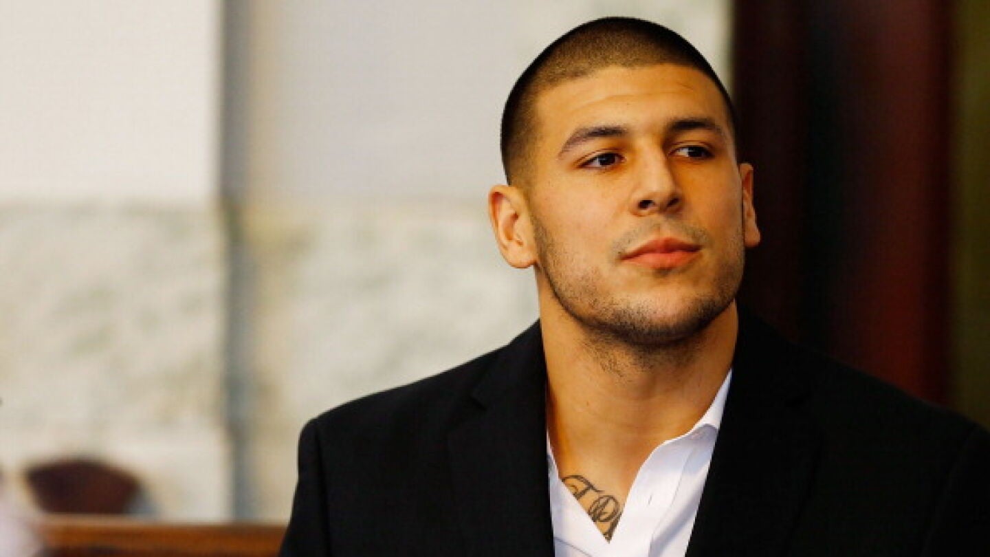 Aaron Hern&aacute;ndez, durante una corte judicial en Massachusetts en 2013