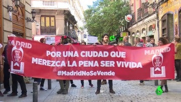Manifestación en Madrid en defensa de que la capital debe pertenecer a los ciudadanos y no "a las grandes empresas ni a la clase política"