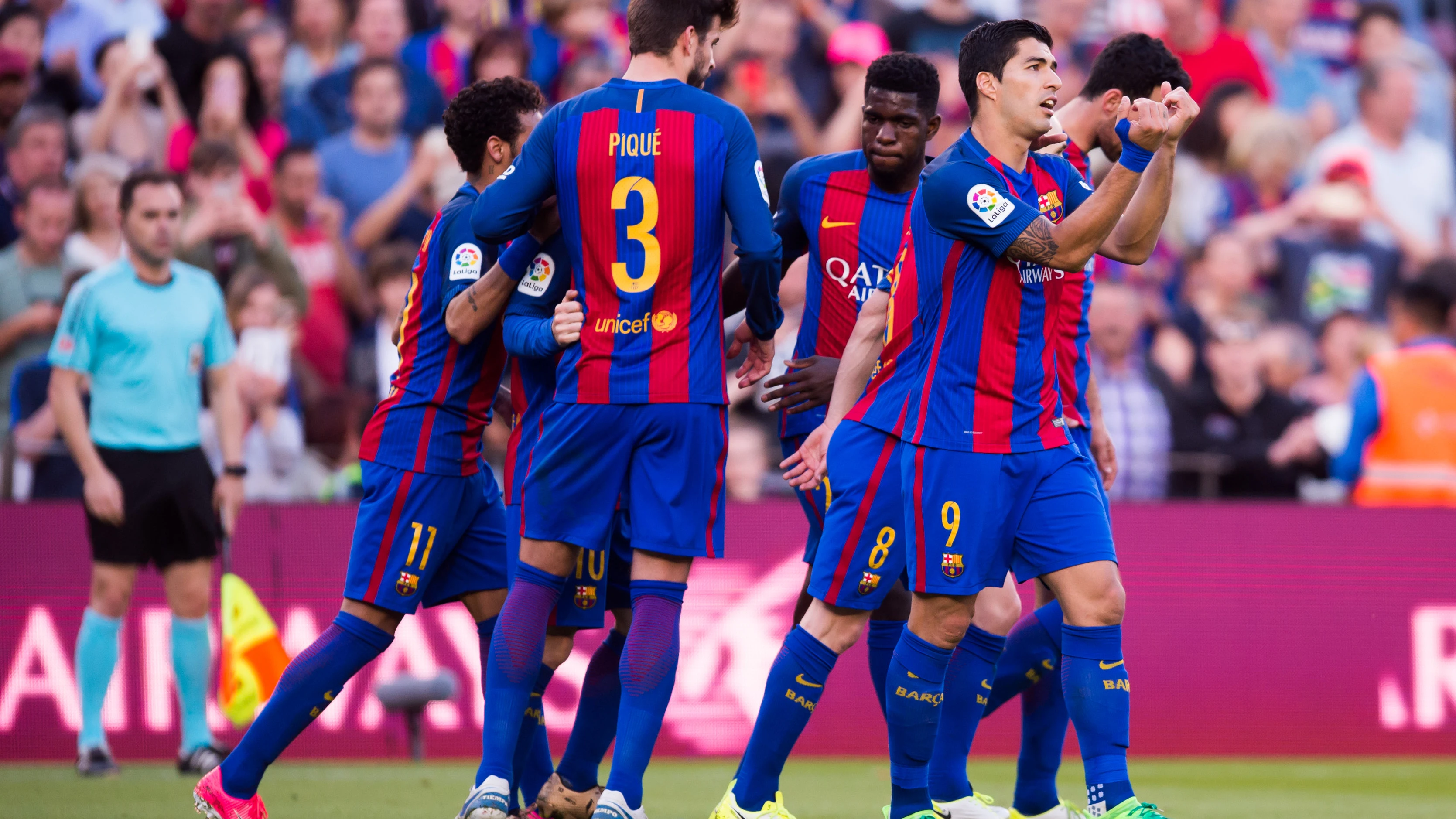 Gerard Piqué celebra con sus compañeros un gol al Villarreal Gerard Piqué celebra con sus compañeros un gol al Villarreal