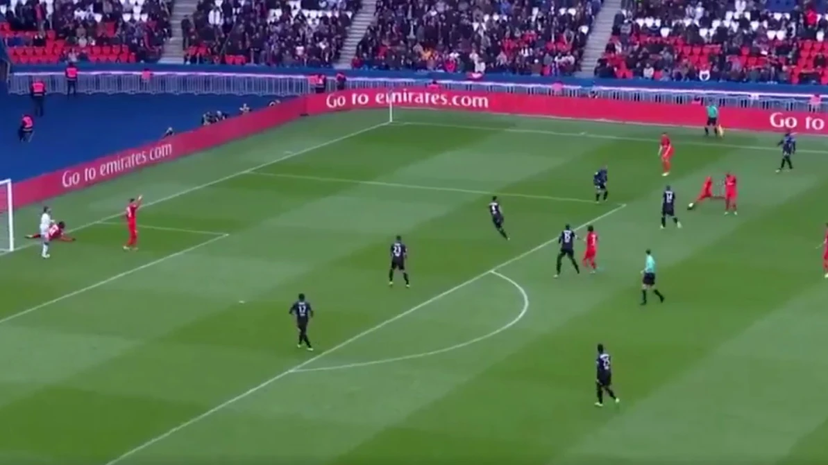 Verratti marca un gol con el portero rival atendiendo a un compañero