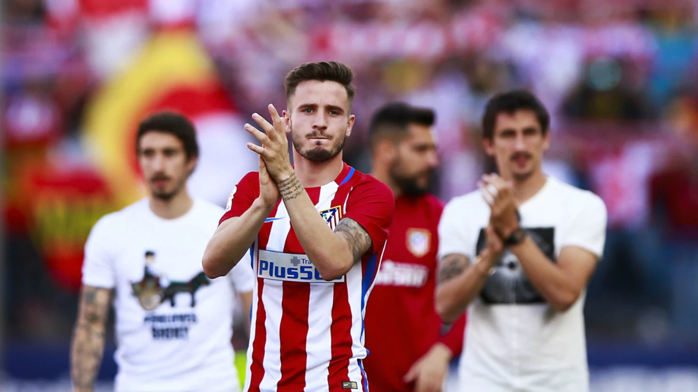 Saúl, Savic, Vrsaljko y Moyá saludan a la afición Saúl, Savic, Vrsaljko y Moyá saludan a la afición