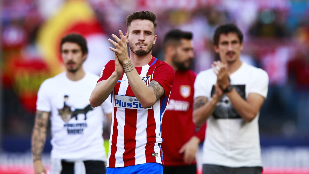 Saúl, Savic, Vrsaljko y Moyá saludan a la afición Saúl, Savic, Vrsaljko y Moyá saludan a la afición